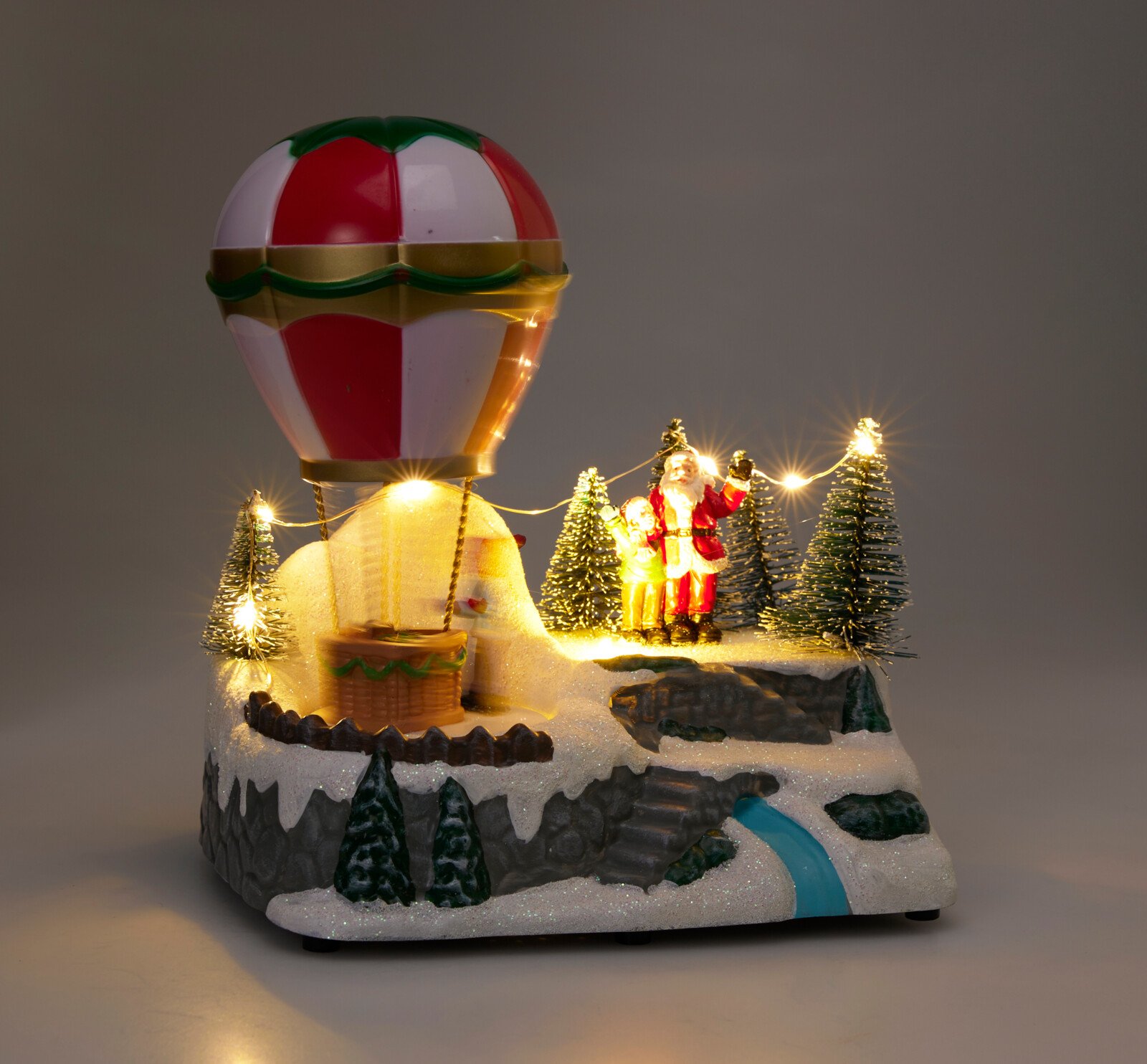 JULESCENE MED LUFTBALLON OG JULEMANDEN