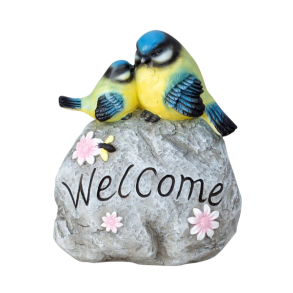 FUGLE P� STEN MED TEKSTEN �WELCOME� H34,5 CM � FARVERIGT