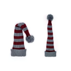 STRIKKET NISSEHUE TIL BRN OG VOKSNE  GR OG MRKERD STRIBET GROFT  